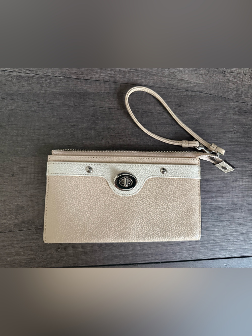 COACH Elegant Cream Leather Wristlet Clutch
